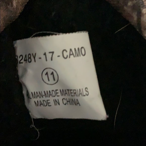 Essentially brand new Boy’s snow boots - Picture 2 of 2